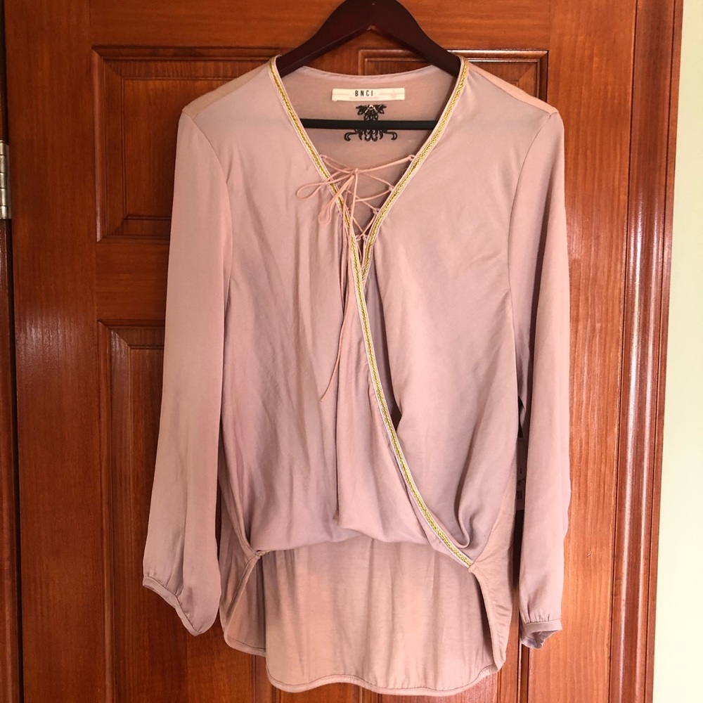 BNCI high-low rose with gold trim blouse